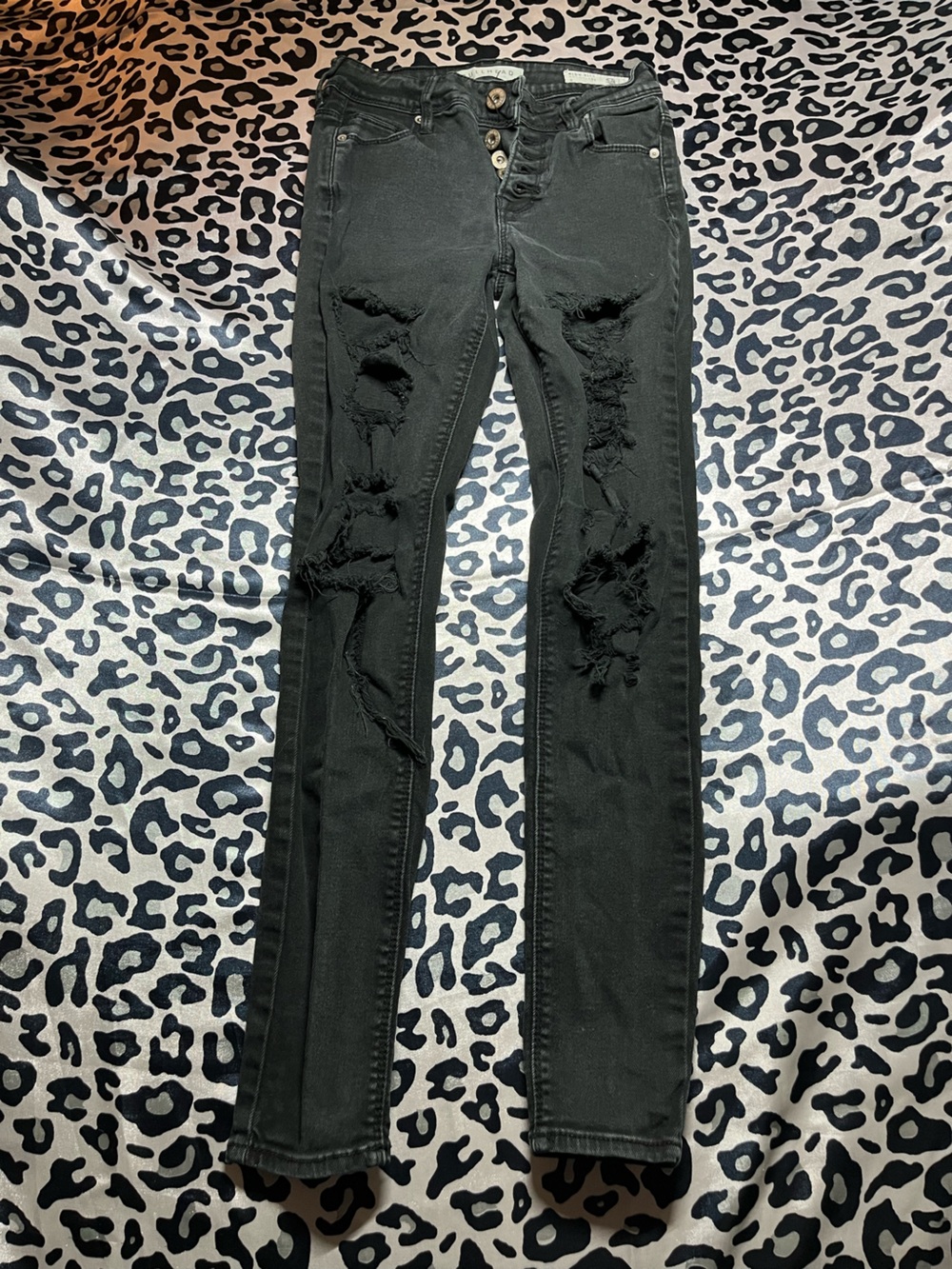 Bullhead size 23 Women’s Distressed Black Skinny Jeans